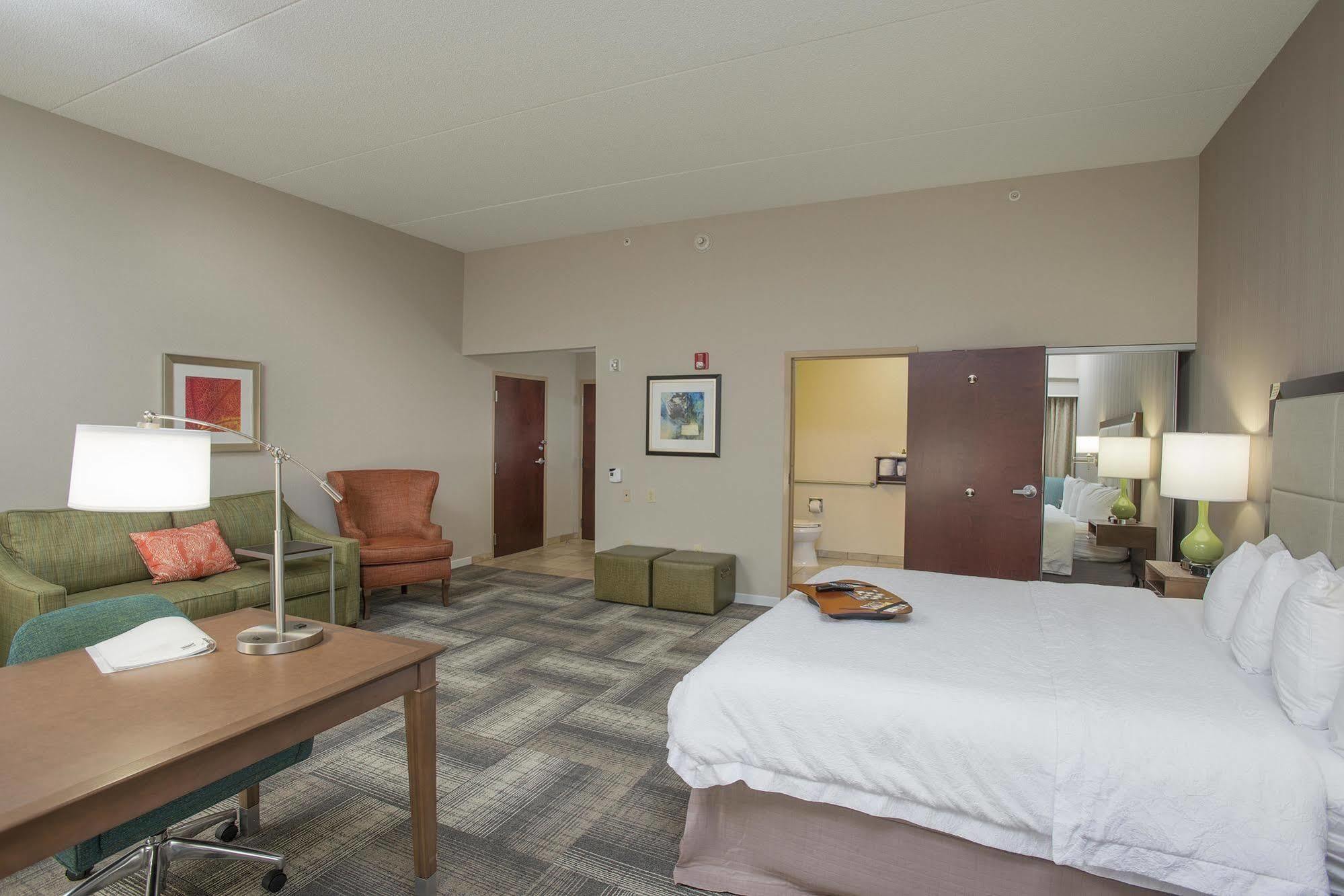 Hampton Inn & Suites Cincinnati-Union Centre West Chester Exterior foto